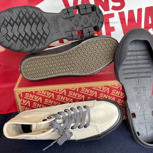 Vans Sk8-Hi Tapered
Heavy Canvas Marshmallow/
VNOA7Q5TKIG
WMNS sneakers - Picture 11 of 16